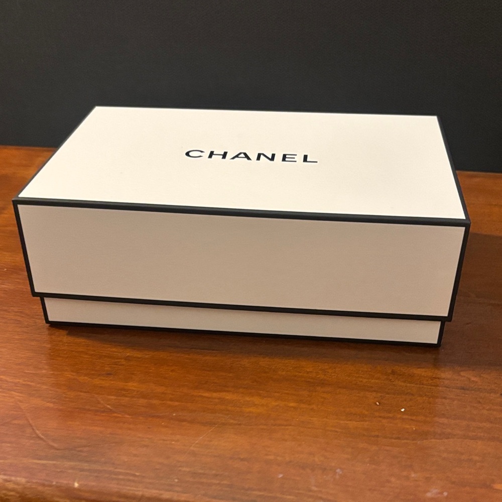 CHANEL Cream Gift Box
